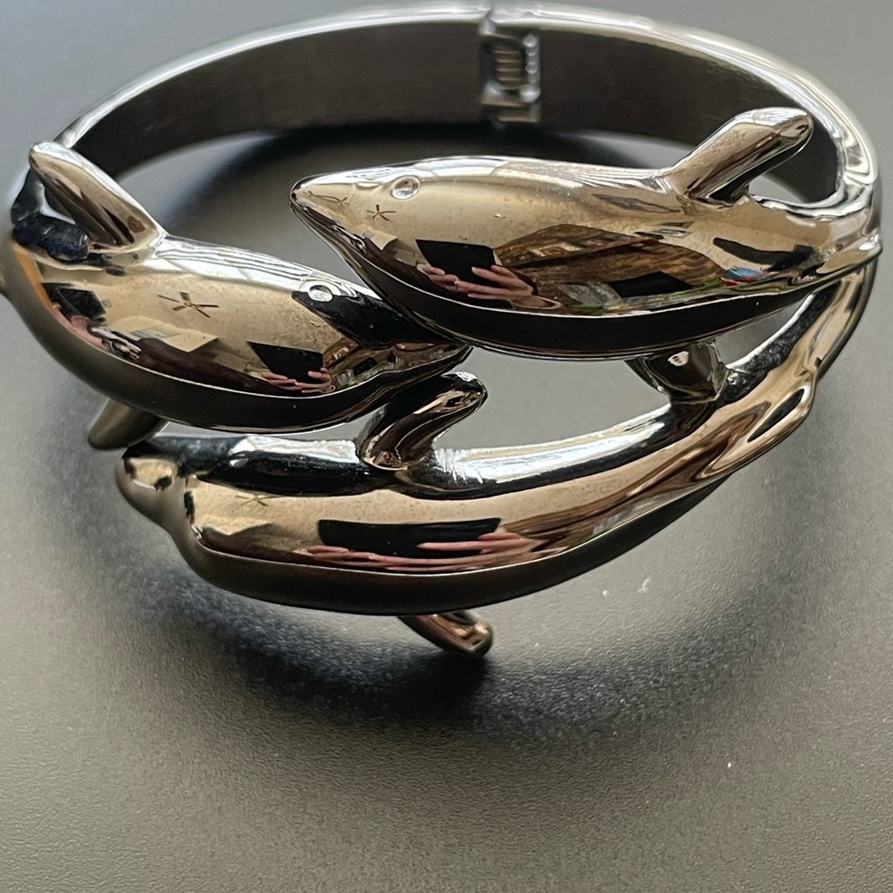 Cute Dolphins Clamper Bracelett